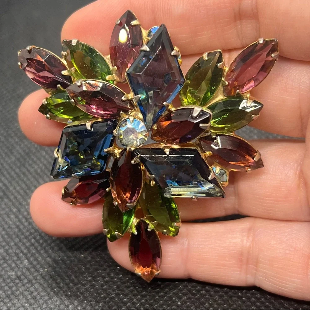 Large Vtg D&E Juliana BOOK PIECE Diamond Shape Multi Color Rhinestone Brooch Pin